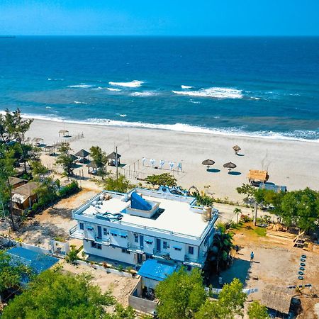 Club Monet Beachfront Resort By Cocotel Cabangan Eksteriør billede