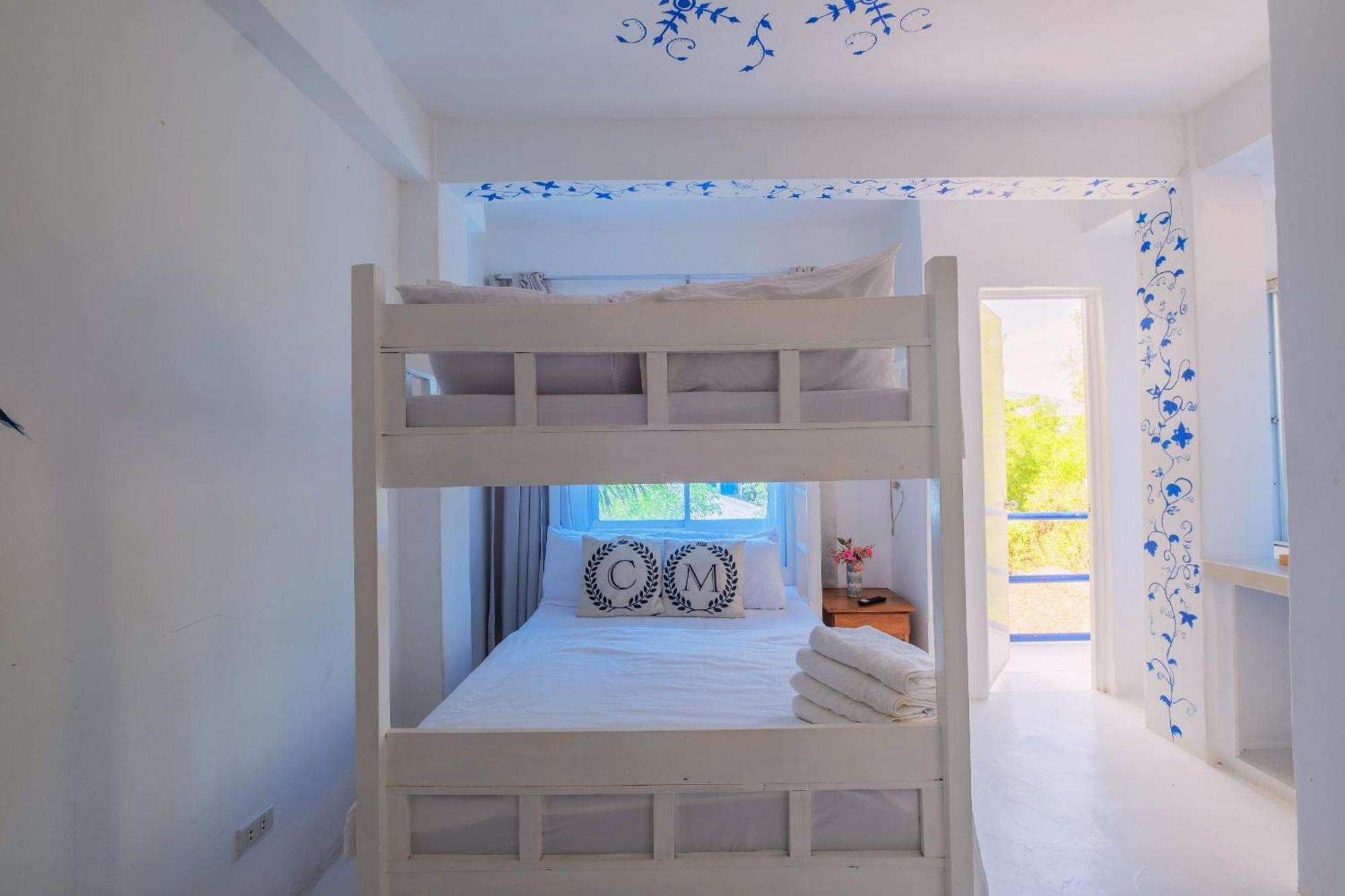 Club Monet Beachfront Resort By Cocotel Cabangan Værelse billede